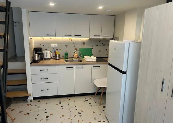 Ano Poli Young Loft شقة سالونيك